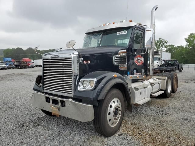 2020 Freightliner 122SD Semi Truck