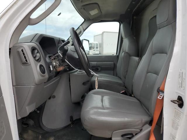 2015 Ford Econoline E350 Super Duty Cutaway Van