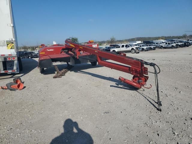 2013 Newholland 2013 New Holland H7550 Swather / Windrower