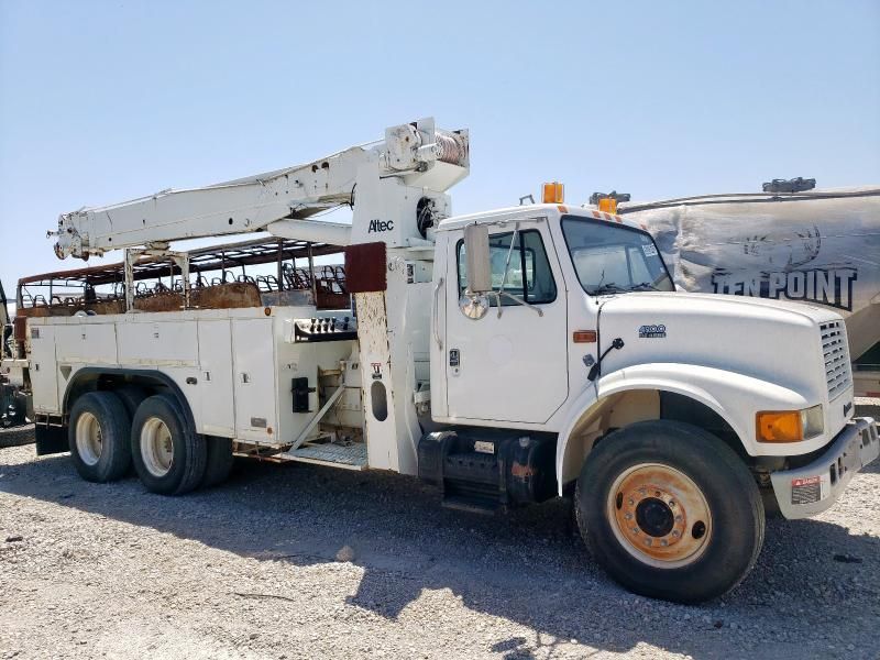 2000 International F-4900 Crane Truck