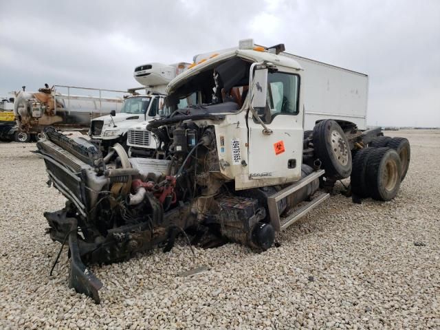 2012 Mack GU713 Semi Truck