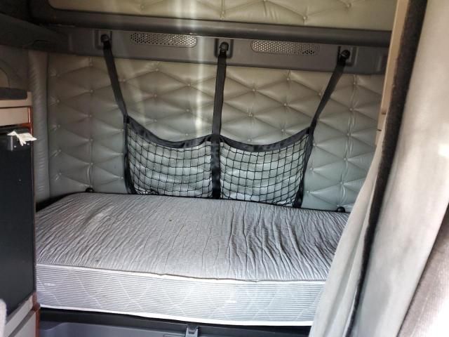 2016 Freightliner Cascadia 125 Semi Truck