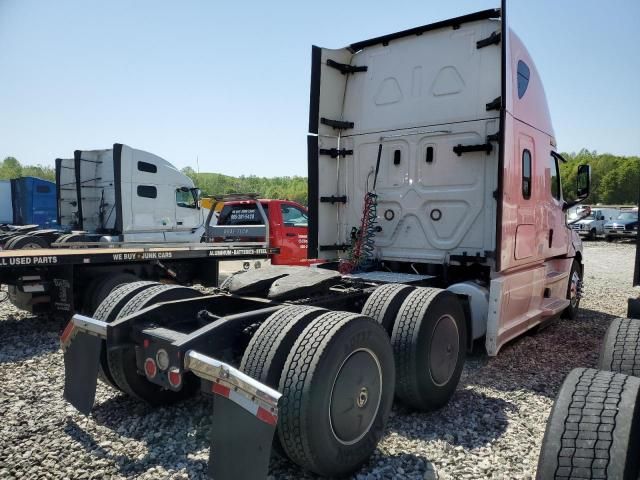 2019 Freightliner Cascadia 126 Semi Truck