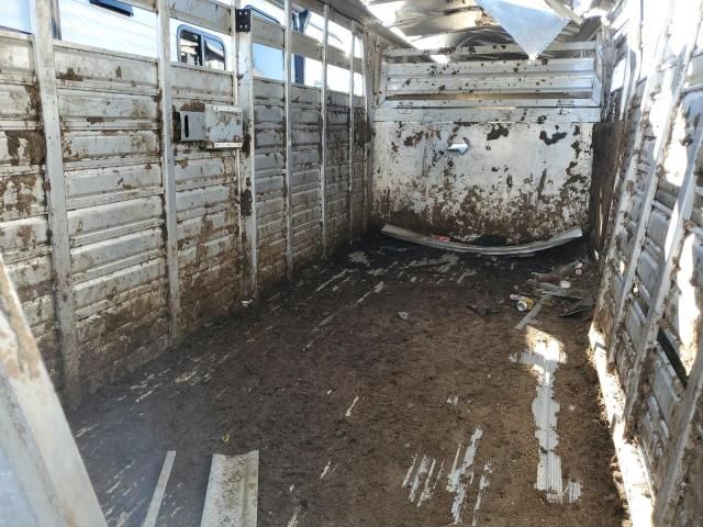 2015 Featherlite Mfg Inc 2015 Featherlite Livestock Trailer