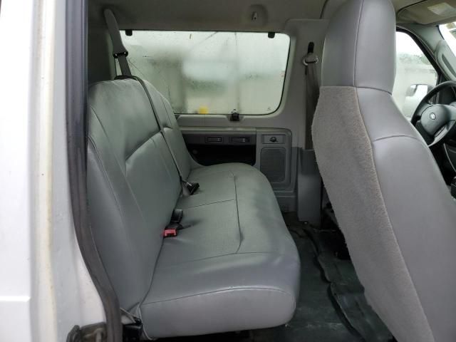 2013 Ford Econoline E350 Super Duty Wagon