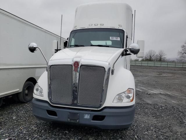 2014 Kenworth T680 Semi Truck