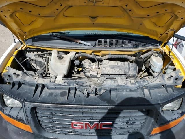 2011 GMC Savana Cutaway G3500
