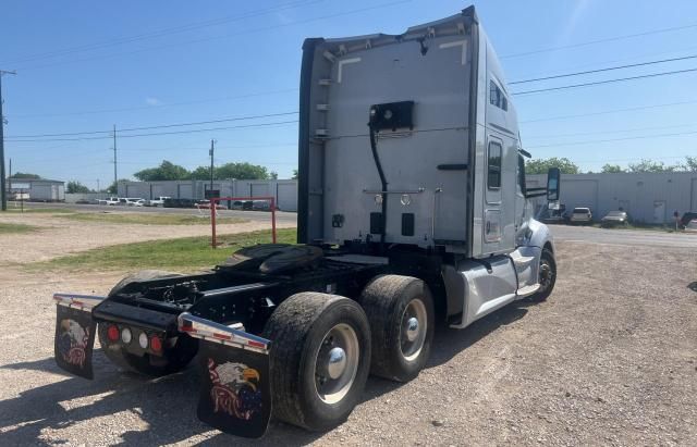 2020 Kenworth Construction T680