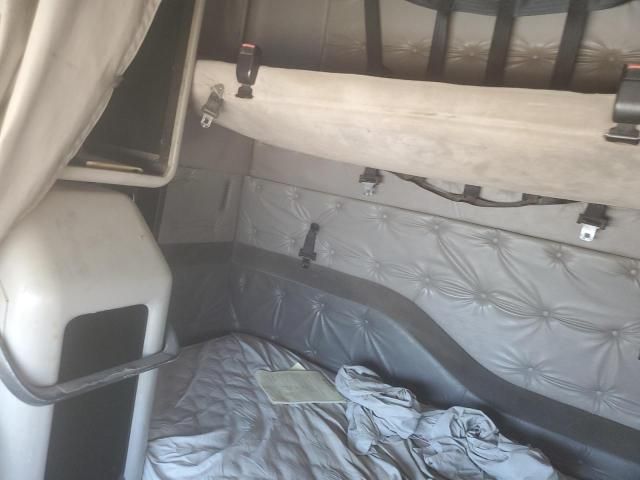 2001 Volvo VNL Semi Truck