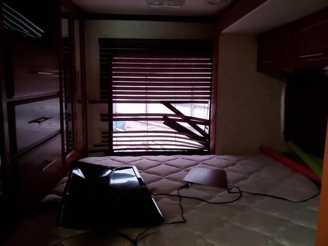2010 Ford Econoline E450 Super Duty Cutaway Van