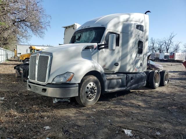 2016 Kenworth T680 Semi Truck