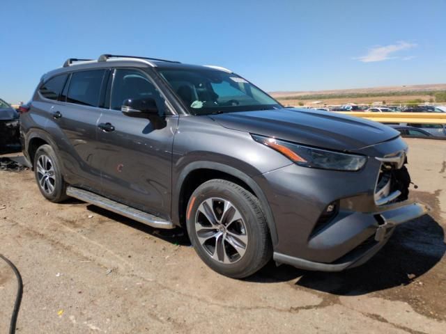 2022 Toyota Highlander Hybrid XLE
