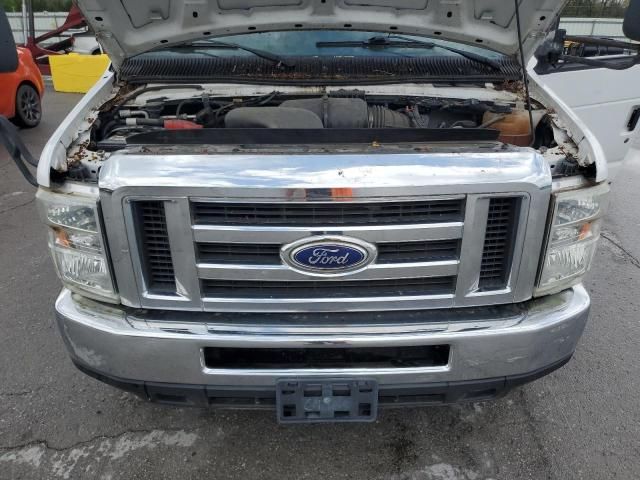2016 Ford Econoline E450 Super Duty Cutaway Van