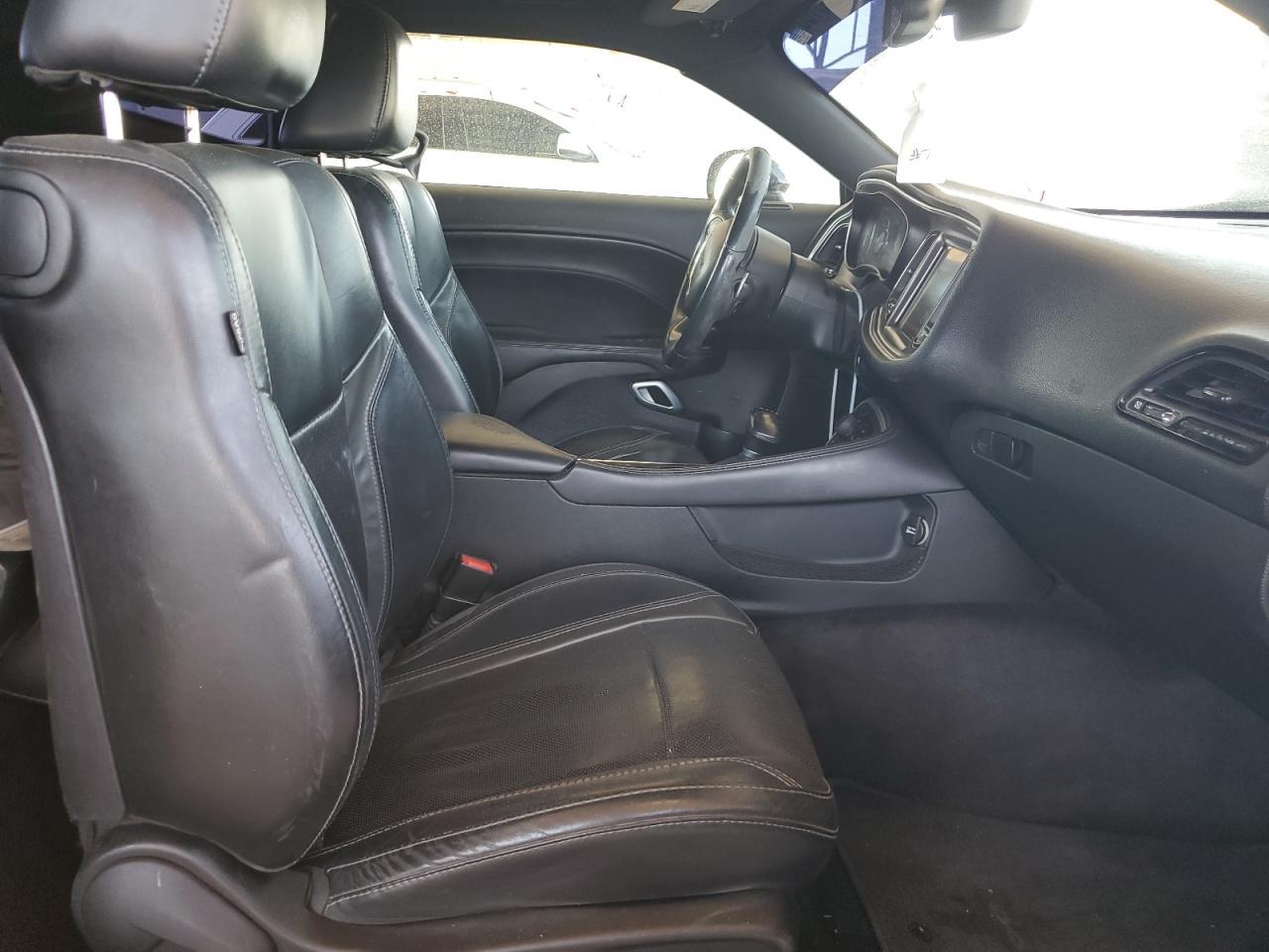 2016 Dodge Challenger sxt