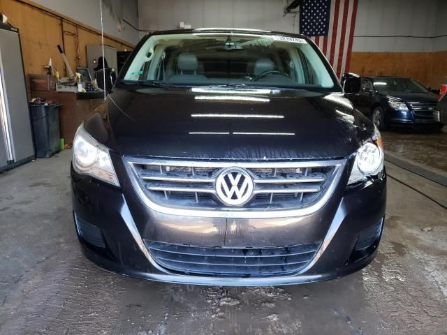 2010 Volkswagen Routan SE