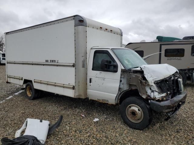 2010 Ford Econoline E350 Super Duty Cutaway Van