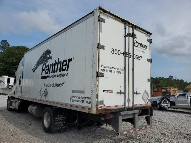 2020 Freightliner Cascadia 116 BOX Truck