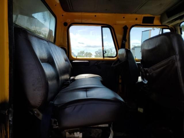 2001 International 4000 4900