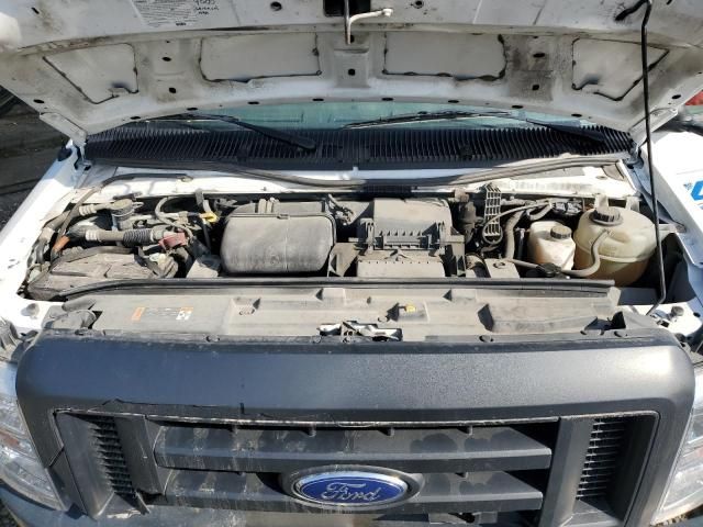 2021 Ford Econoline E350 Super Duty Cutaway Van