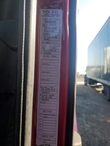 2005 Volvo VNL Semi Truck