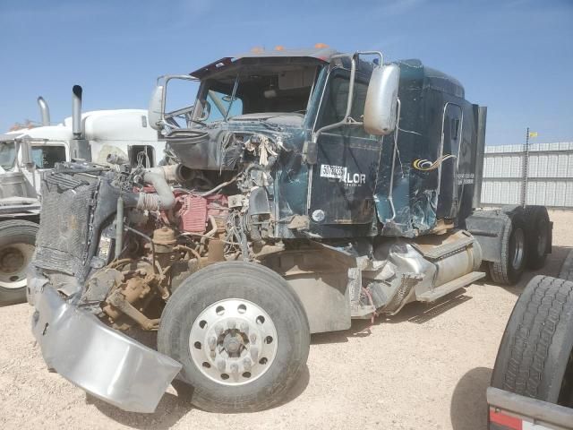2010 Peterbilt 384 Semi Truck