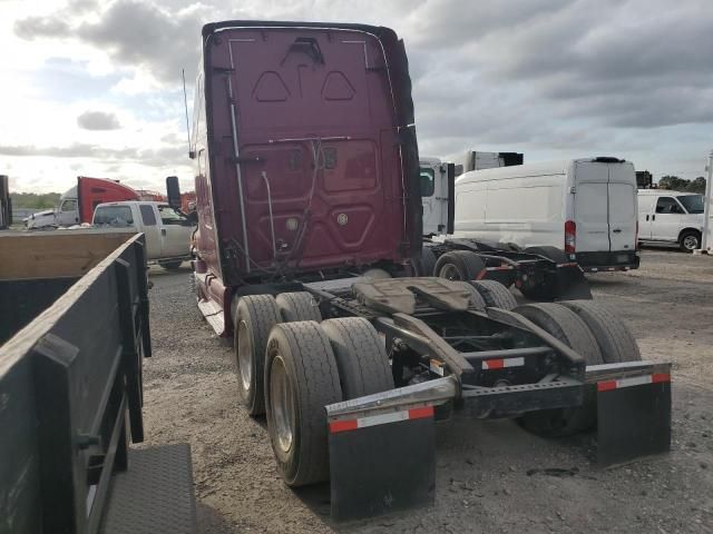 2012 Freightliner Cascadia Semi Truck