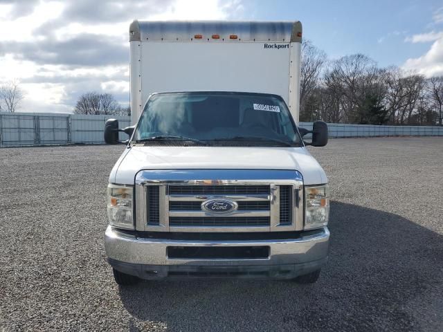 2011 Ford Econoline E350 Super Duty Cutaway Van