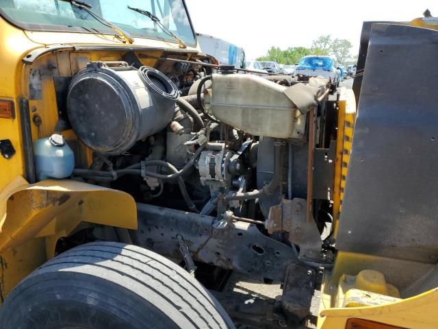 2001 International 4000 4900