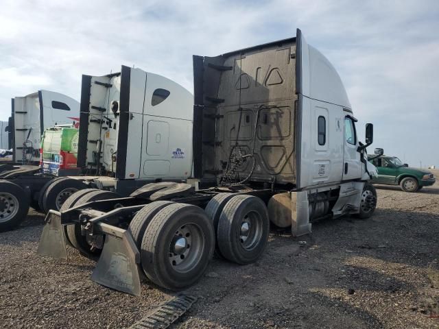 2018 Freightliner Cascadia 126 Semi Truck