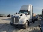 2016 Kenworth T680 Semi Truck