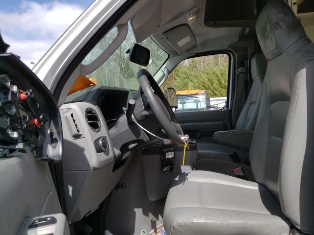 2024 Ford Econoline E450 Super Duty Cutaway Van
