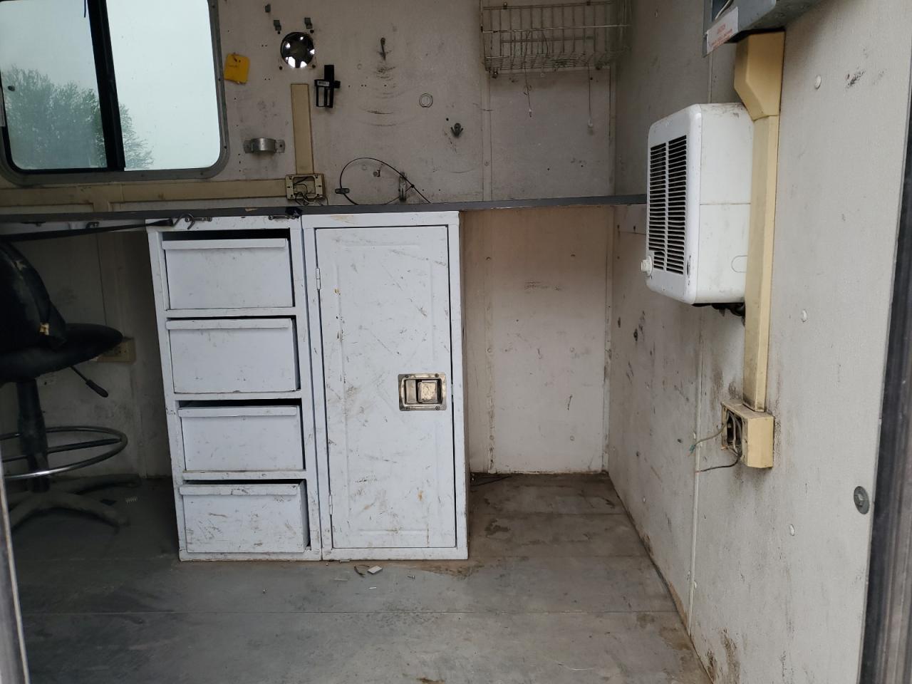 2005 Fleetwood Pace Visio 2005 Pelsue Fiber Optic Splicing Trailer