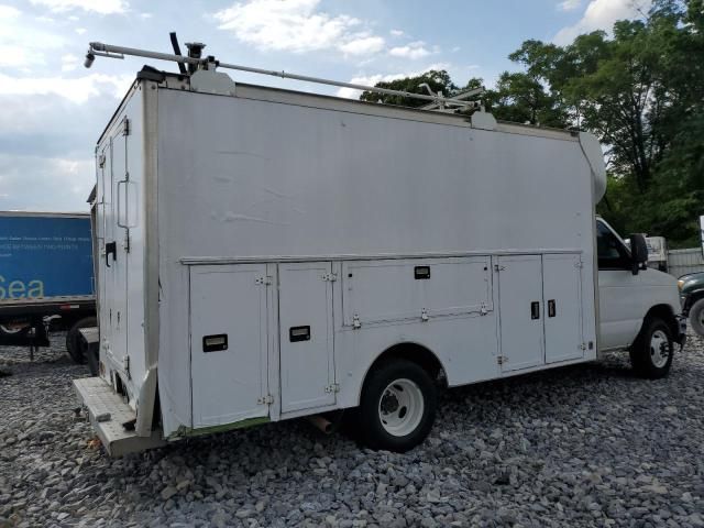 2013 Ford Econoline E450 Super Duty Cutaway Van