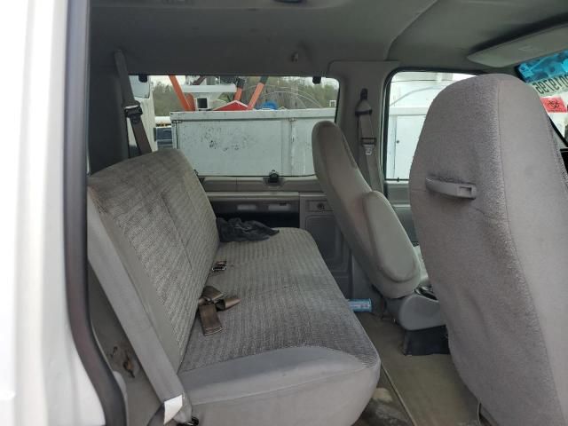 2002 Ford Econoline E350 Super Duty Wagon