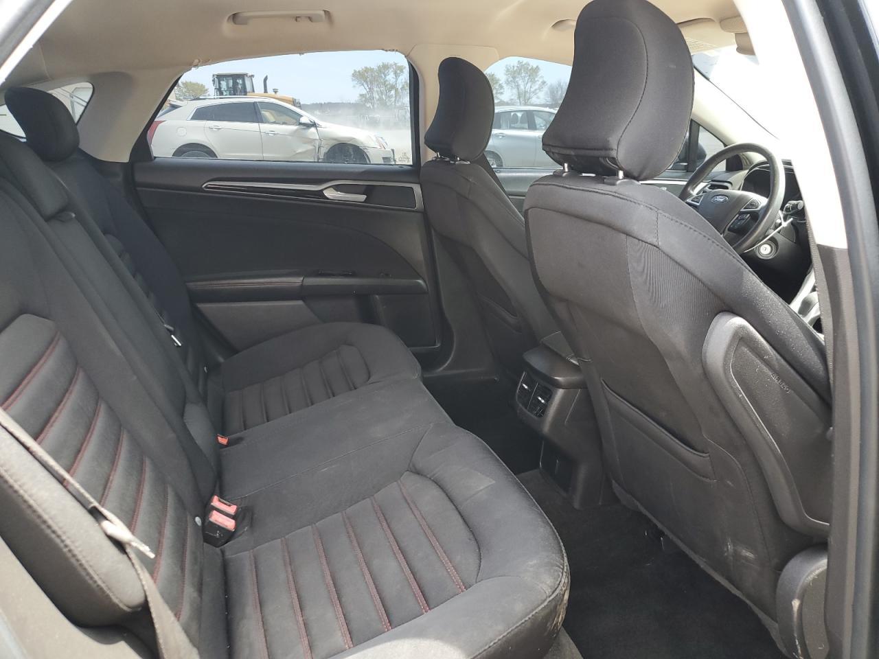2016 Ford Fusion se
