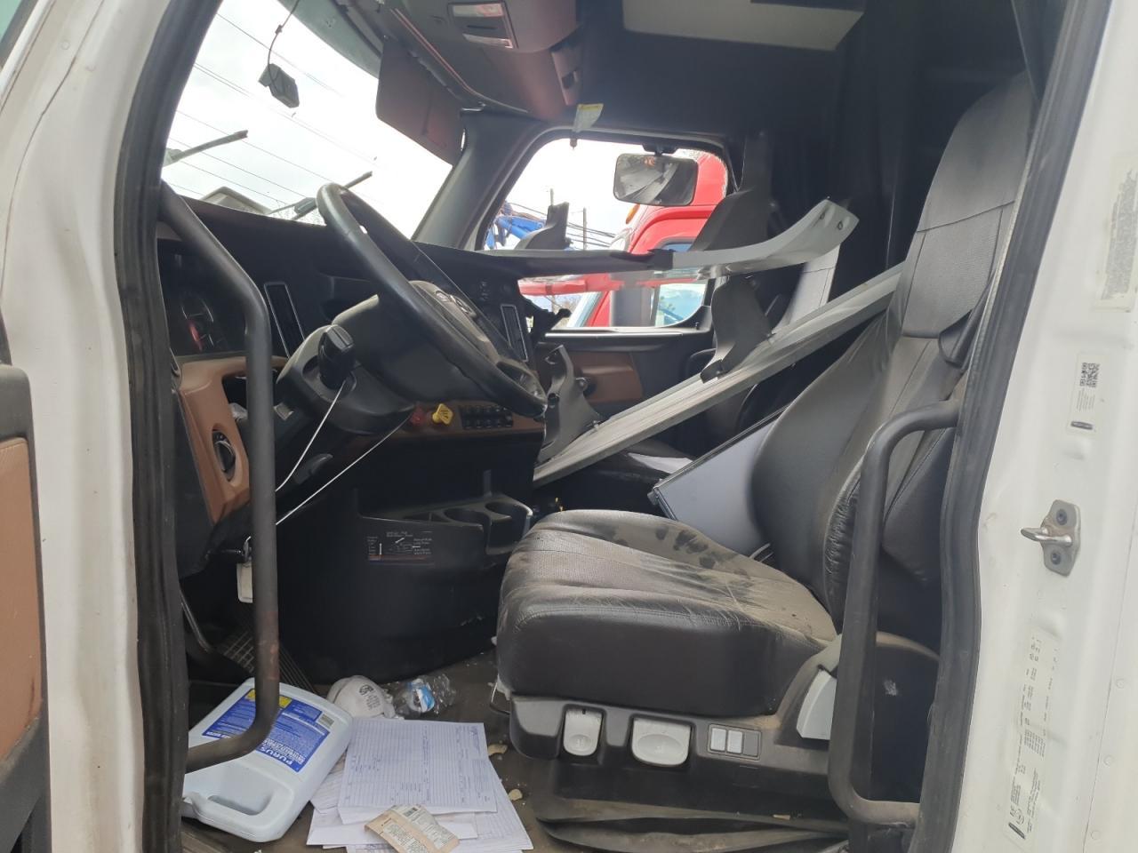 2019 Freightliner Cascadia 126 Semi Truck
