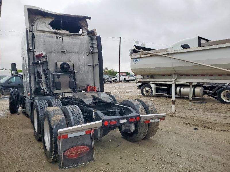 2017 Peterbilt 579 Semi Truck