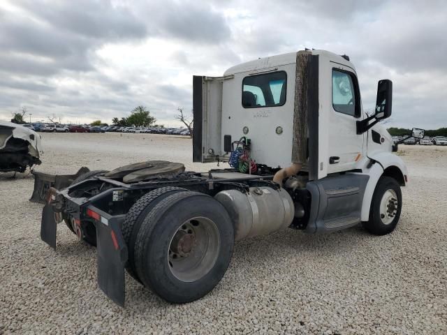 2015 Peterbilt 579 Semi Truck
