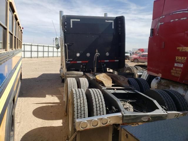2008 Peterbilt 388 Semi Truck