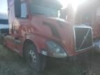 2005 Volvo VNL Semi Truck