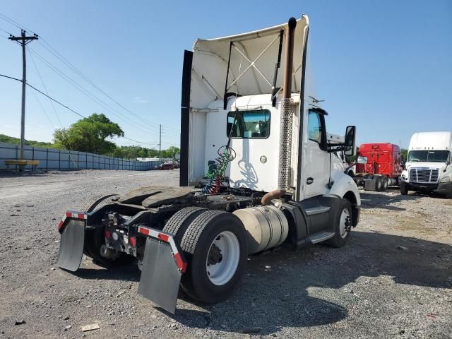 2016 Kenworth T680 Semi Truck