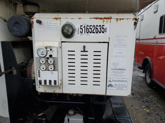 2004 Leaf Vacuume Trailer