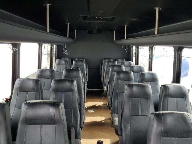 2014 Ford Econoline E450 Super Duty Cutaway Van