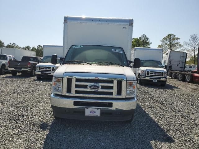 2023 Ford Econoline E450 Super Duty Cutaway Van