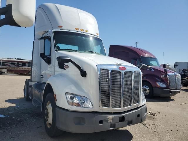 2018 Peterbilt 579 Semi Truck