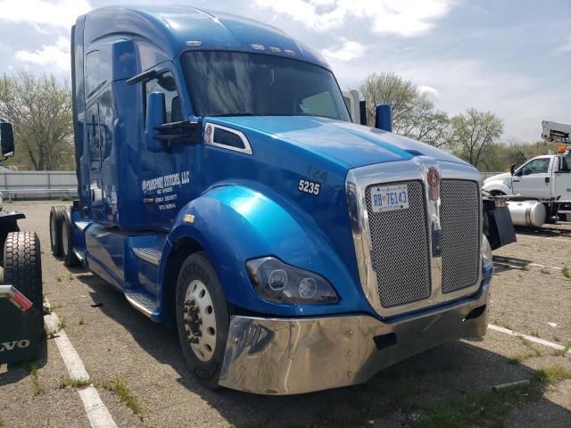 2015 Kenworth T680 Semi Truck