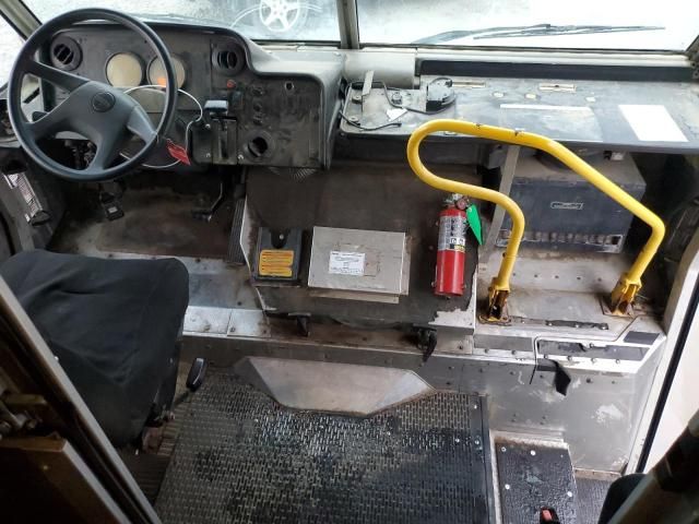 2004 Freightliner Chassis M Line WALK-IN Van
