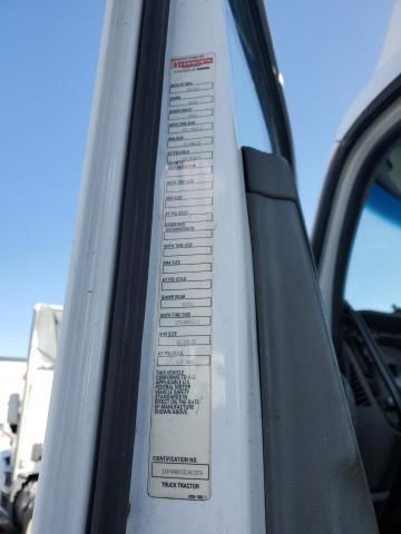 2014 Kenworth T680 Semi Truck