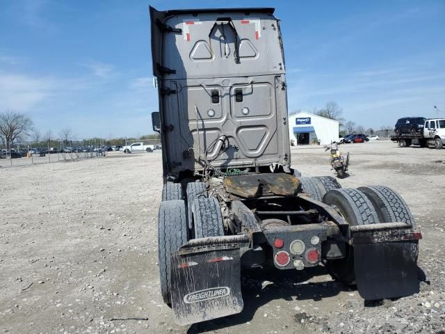 2016 Freightliner Cascadia 125 Semi Truck