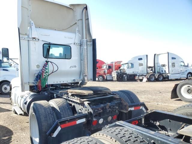 2013 Kenworth T660 Semi Truck